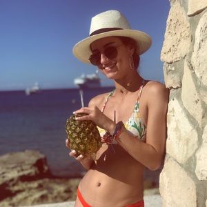 Meet your Posher, Ariana